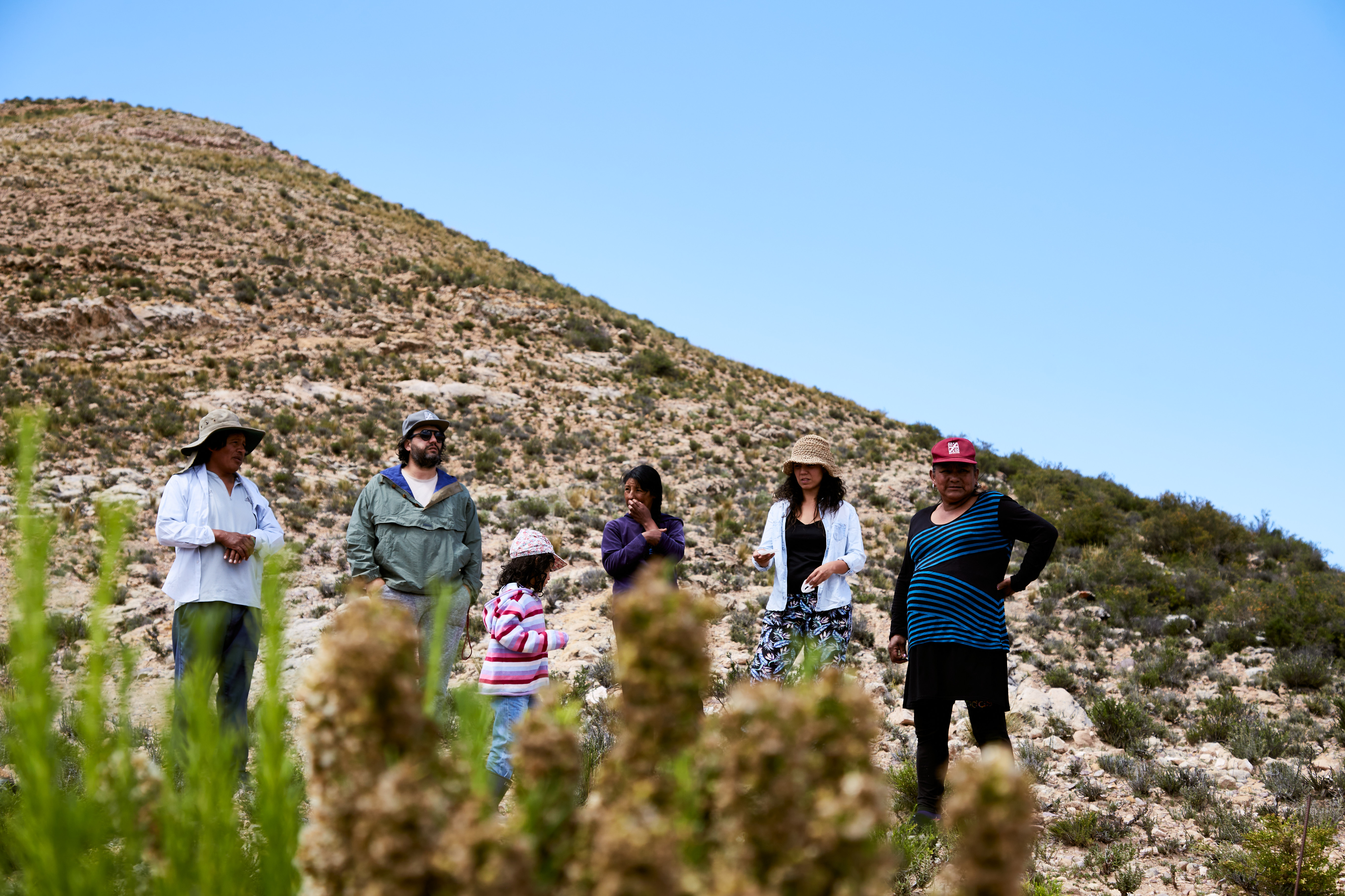 Juani y un grupo de productores en Jujuuy