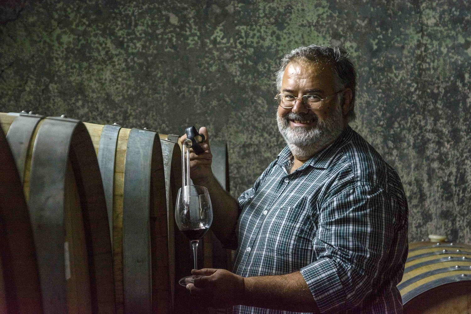 Marcelo Miras en los viñedos del Valle Medio